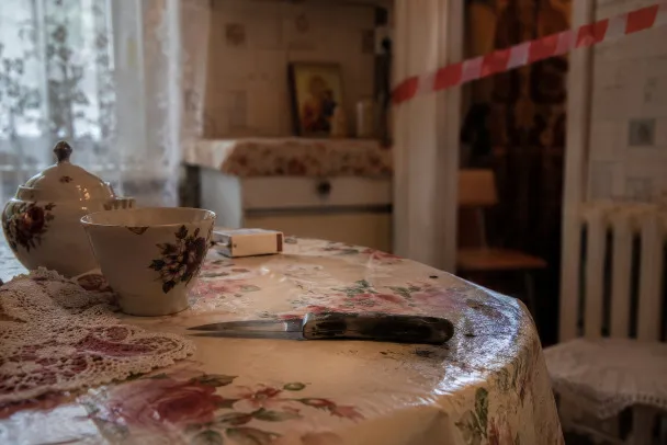 В Коммунаре ревнивец зарезал мужчину во время застолья